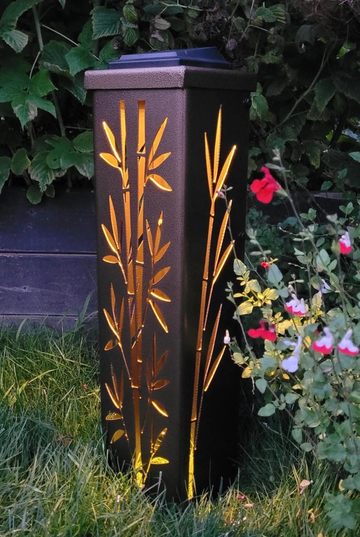 Bamboo Solar Light Lantern Column - Night view